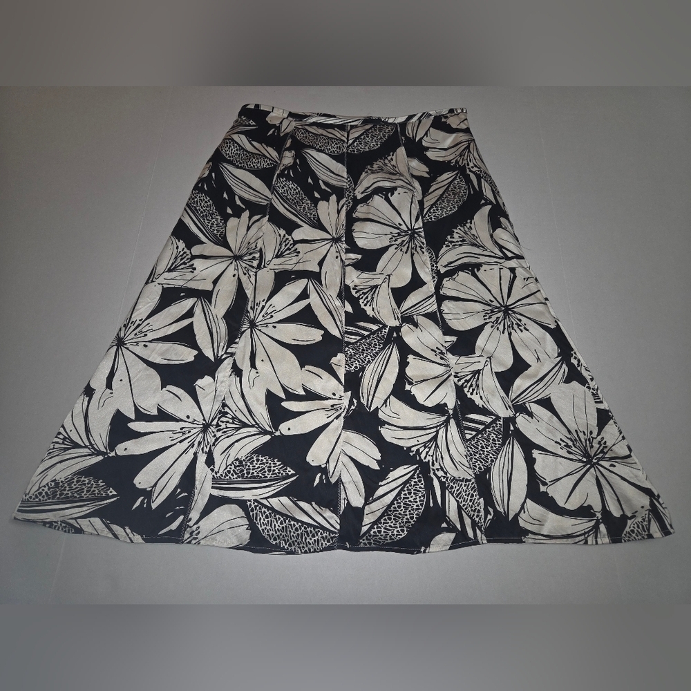 Amanda Smith Black and White A-Line SILK Midi Skirt GUC Size 8